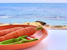Manger des carottes pour préparer sa peau au soleil ? Une diététicienne explique si c’est vraiment utile