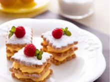 Mille-feuilles de minis petits-beurres à la crème vanillée