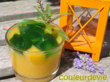 Soupe de pêches jaunes et gelée de verveine