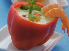 Petites soupes glacées aux dés de poivrons maison