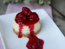 Mini New York cheesecakes avec compotée de framboises