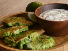 Galettes de petits pois, menthe et féta