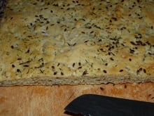Focaccia au thym, graines de lin brun et fleur de sel