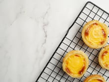 Connaissez-vous les niflettes, ces tartelettes feuilletées garnies de crème pâtissière typiques de la Toussaint ?