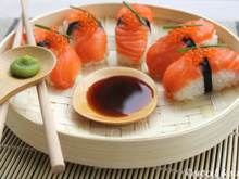 Nigiri sushi de saumon et œufs de truite
