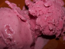 Glace à la framboise et mascarpone