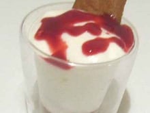 Verrine mousse de fromage blanc au cœur de coulis de fruits rouges