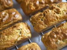 Cake aux olives et aux herbes