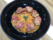 Petites bouchées de poulet fumé, douceur de carottes au lait l’amande