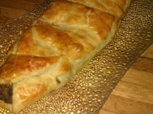 Tresse feuilletée aux épinards, champignons et viande hachée