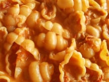 Pâtes au thon sauce lait de coco tomate