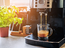 Voici la marque de cafetières expresso la plus fiable à privilégier selon  60 millions de consommateurs