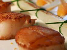 Coquilles Saint-Jacques et asperges du Blayais grillées, maltaise mandarine et cardamome
