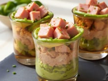 Verrines à l'avocat, thon et St Moret