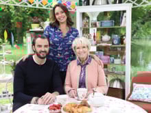 Le meilleur pâtissier revient : Julia Vignali remplace Faustine Bollaert