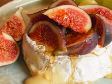 Camembert chaud aux figues