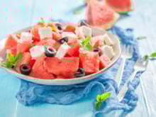 La meilleure recette pour se rafraîchir avec la chaleur : testez notre salade de pastèque, feta, tomates cerises et olives