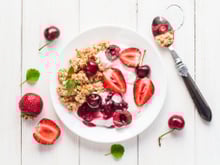 5 trucs à ajouter à son fromage blanc pour en faire un p'tit dej sain