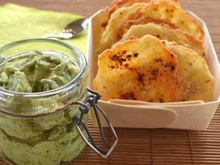 Tuiles au parmesan et guacamole