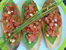 Crostinis de tomates, basilic, mozzarella
