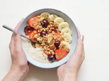 Porridge ultra rapide aux fraises et aux cerises