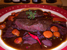 Magret mariné au cacao, vin de Banyuls et piment