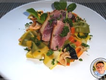 Magret de canard au sirop de safran et ses farfalles multicolores