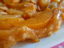 Tarte tatin en duo de pêches