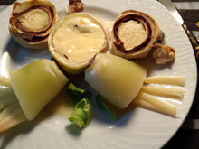 Poire feuilletée, fondue d'échalotes et Roquefort Papillon