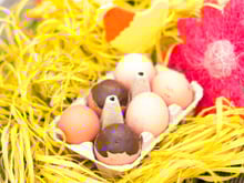 Œufs de Pâques fourrés au chocolat praliné