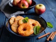 “Excellent” : voici notre recette de beignets aux pommes sans friture, la meilleure selon les lecteurs de 750g !