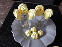 Meringues en sucettes
