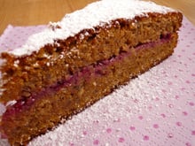 Gâteau aux noix et aux framboises