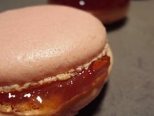 Macarons au confit de fleurs de rose