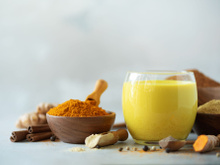Comment faire un golden milk, cette boisson à base de curcuma idéale pour le changement de saison ?