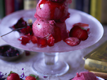 Glace à la fraise au sirop de violette