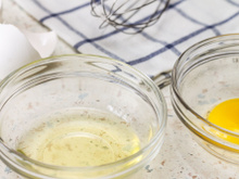 Un reste de blancs d'œuf ? Découvrez cette recette astucieuse pour les transformer en chips pour l’apéro