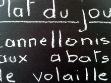 Cannellonis farcis aux abats de volaille et à la sauce béchamel 