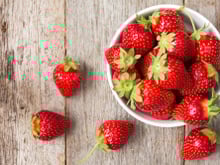 Laurent Mariotte dévoile son astuce pour donner du goût aux premières fraises !