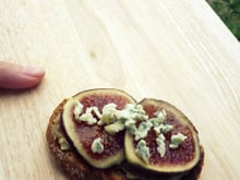 Bruschetta aubergine, figues et bleu d'Auvergne