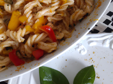 Pâtes au basilic sauce aux poivrons