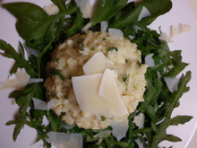 Risotto à l'épinard, roquette et fromage de brebis