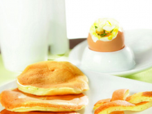 Blinis au Comté, œufs à la coque