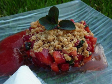 Crumble aux fraises marinées à la menthe