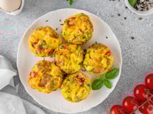 Avec un simple moule à muffins, préparez ces invisibles courgettes chèvre-chorizo