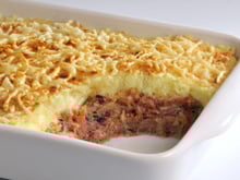 “C’est le plat réconfortant à partager” : Cyril Lignac va vous régaler avec sa recette de hachis parmentier de canard à la crème de parmesan !