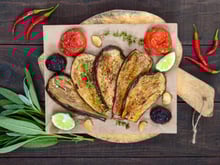 Envie d’une jolie recette d’été ? Découvrez comment préparer un éventail d’aubergines