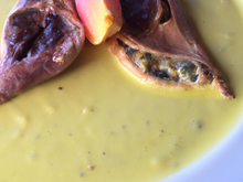 Pigeon en deux cuissons, crème d'ail et ail confit