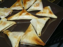 Samoussas au chèvre et à la tomate