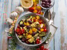 Comment utiliser la courgette crue en salade ?